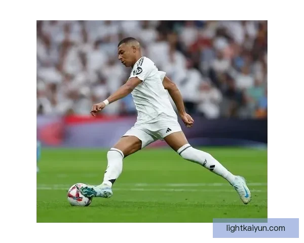 法国姆巴佩持续保持出色状态，近期帽子戏法引发广泛关注